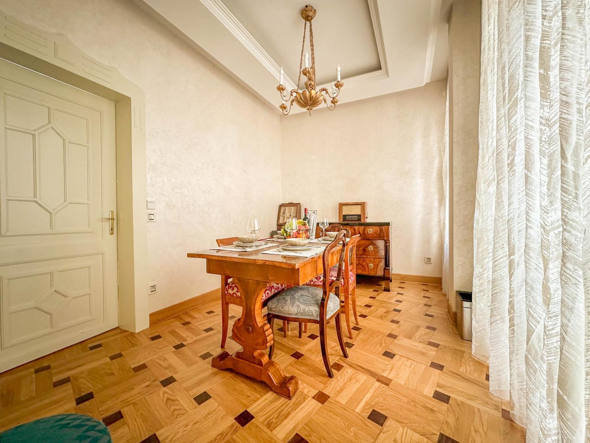 Djuras In The Center Of *