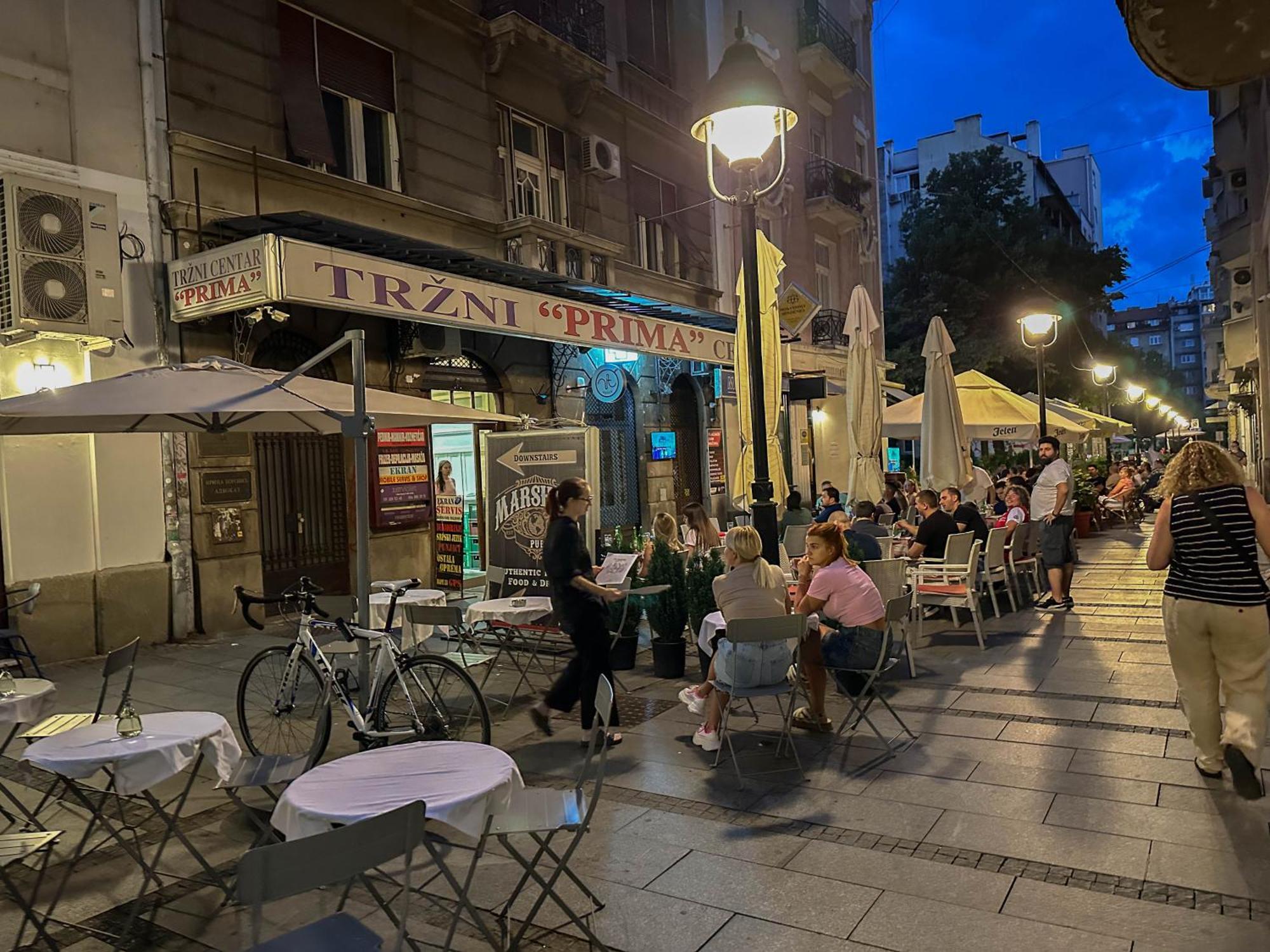 Djuras In The Center Of *