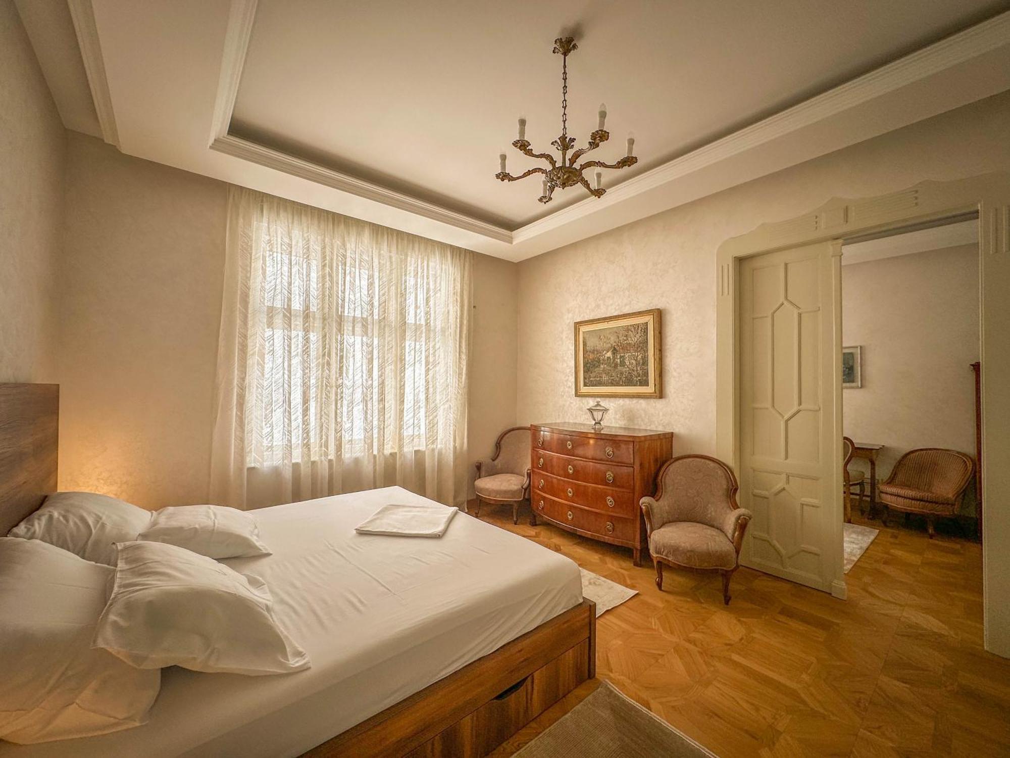 Djuras In The Center Of Apartment