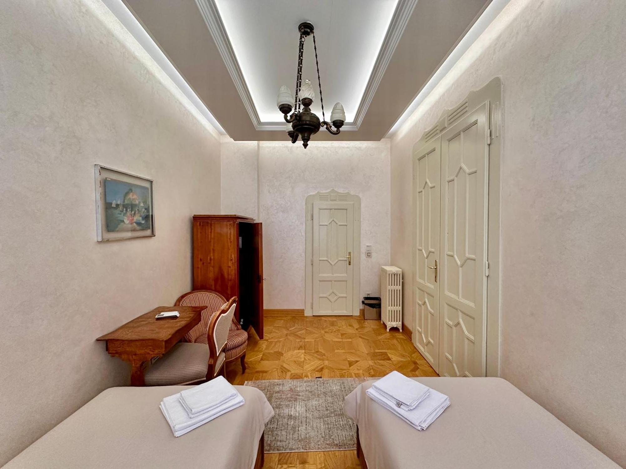 Djuras In The Center Of Apartment *