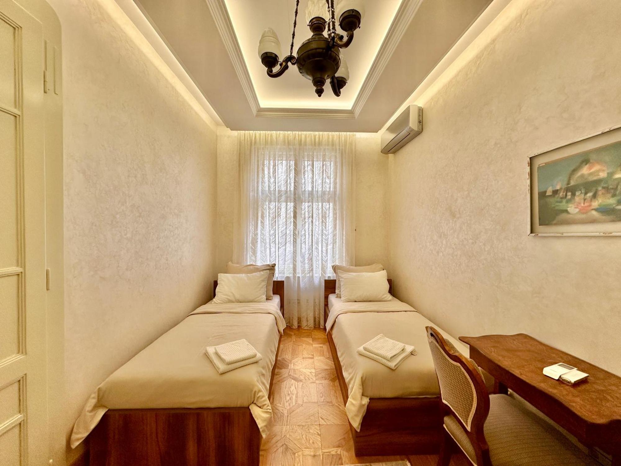 Djuras In The Center Of Apartment Belgrad